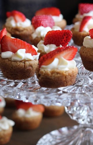 dessert-cupcakes-food-352475 dessert, cupcakes, food-352475.jpg